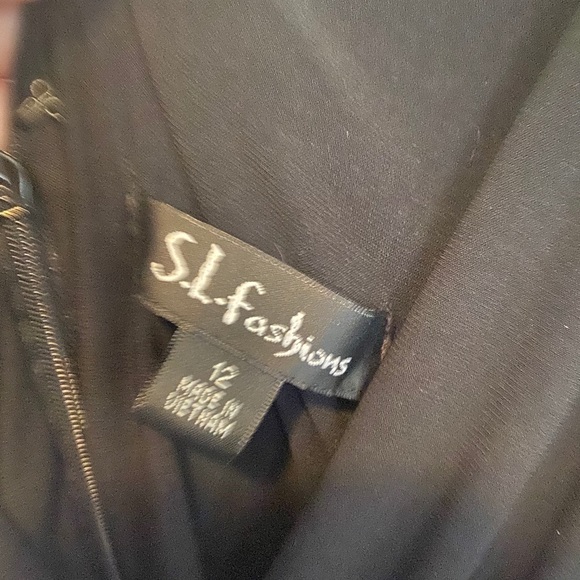 Stunning silky black v neck dress - Picture 2 of 3